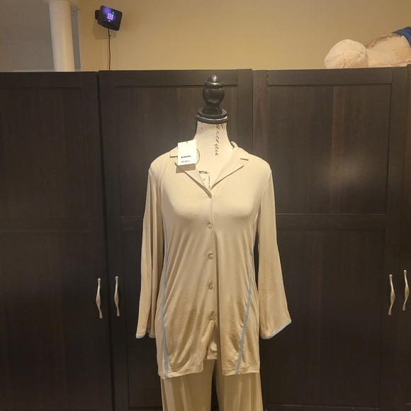 Frette NWT Women's 2025 Spring Set of Long Sleeve Top/Long Pants Cream/Blue - Picture 3 of 17